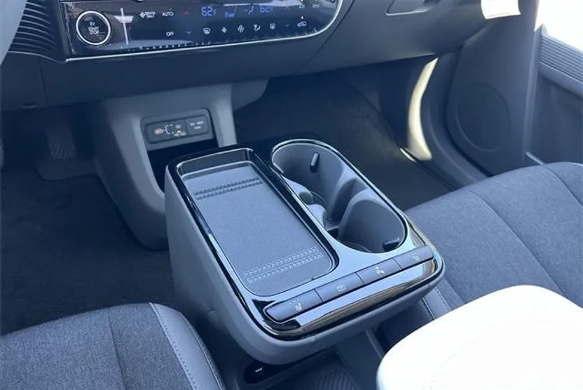 2025 Hyundai Ioniq 5 SE photo 1