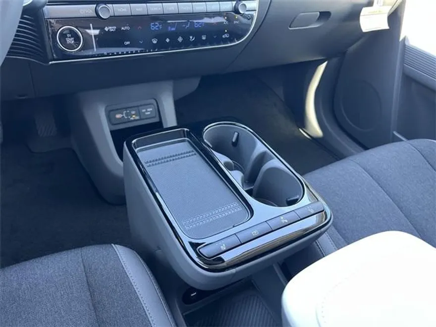 2025 Hyundai Ioniq 5 SE photo 1