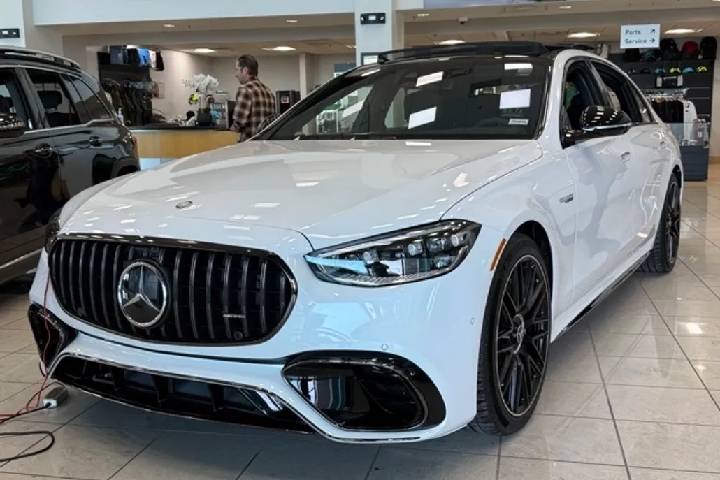 2025 Mercedes Benz S AMG 63 4MATIC photo 1