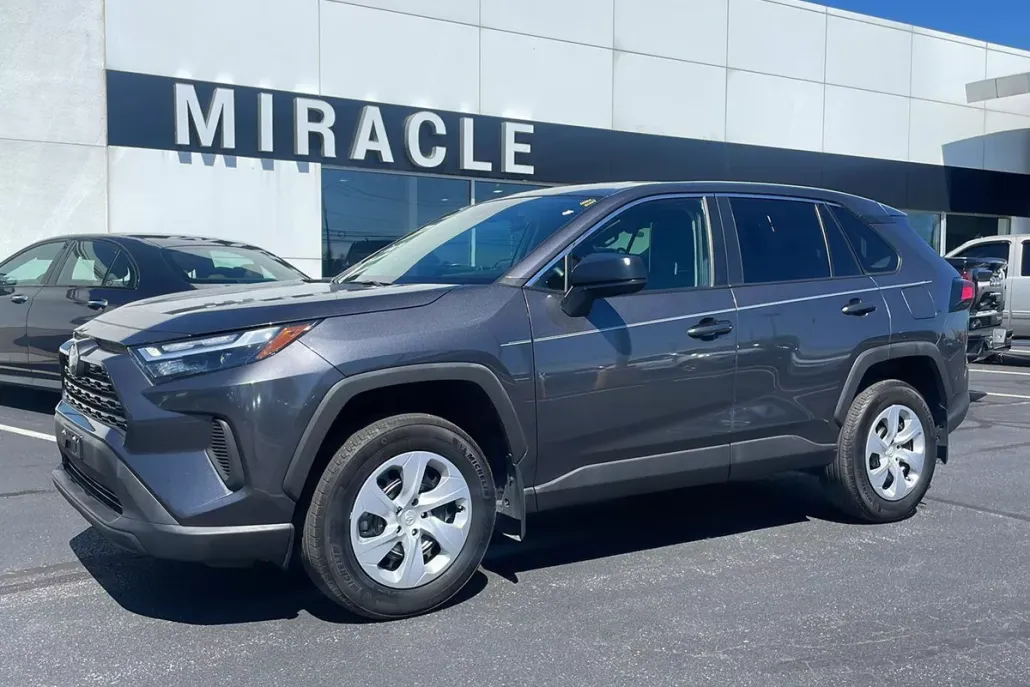 2024 Toyota RAV4 LE photo 1