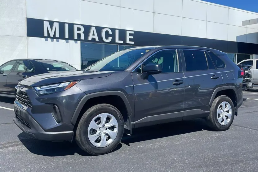 2024 Toyota RAV4 LE photo 1
