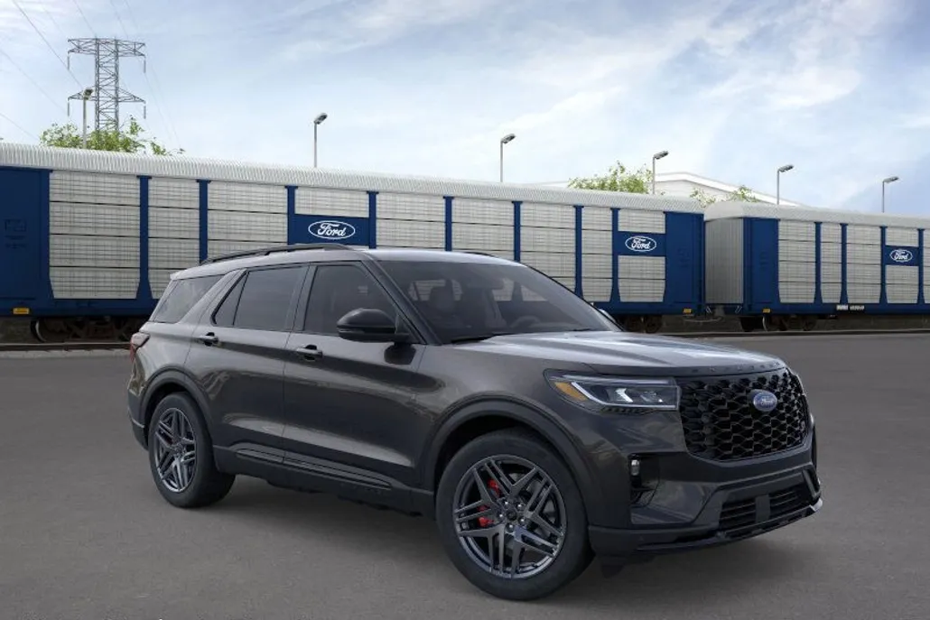 2025 Ford Explorer ST photo 1