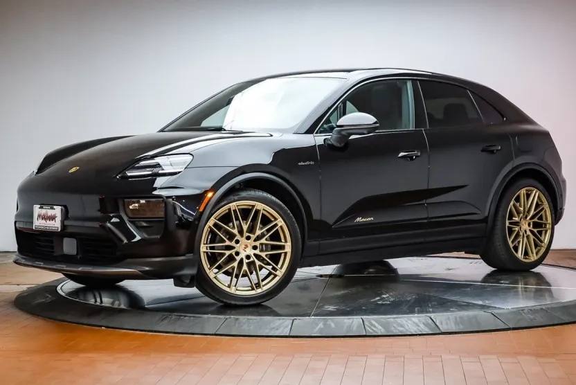 2025 Porsche Macan Electric photo 1