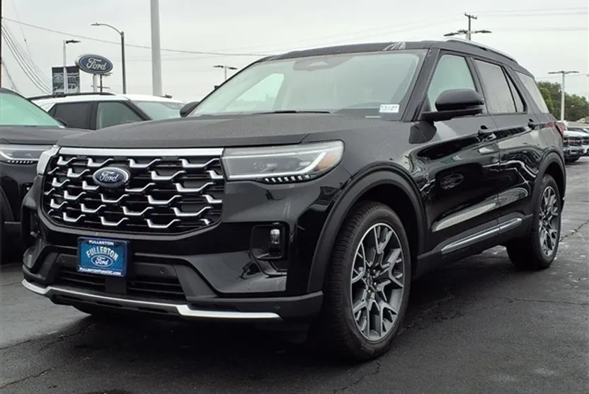 2025 Ford Explorer Platinum photo 1