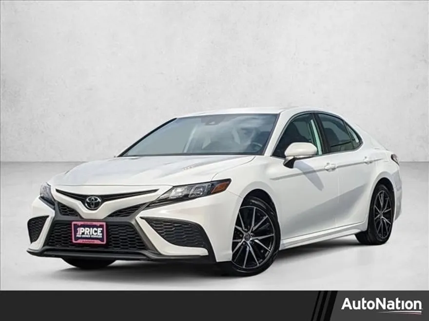 2024 Toyota Camry SE photo 1