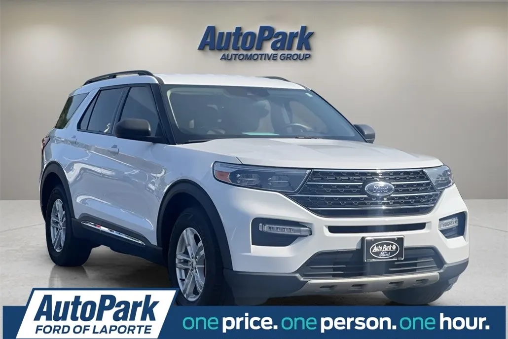2023 Ford Explorer XLT photo 1