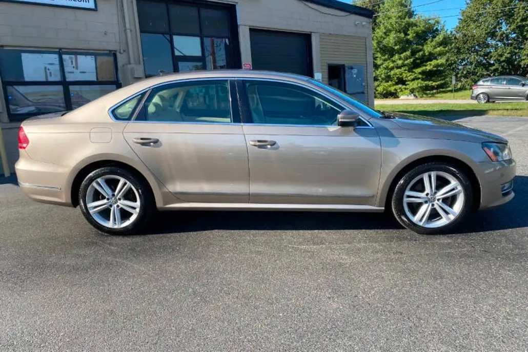 2015 Volkswagen Passat TDI SEL Premium photo 1