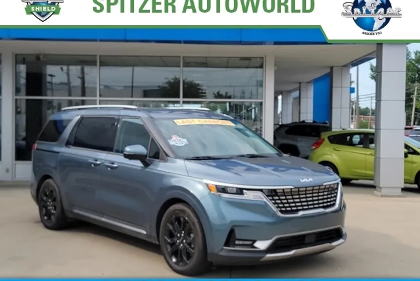 2023 Kia Carnival SX photo 1