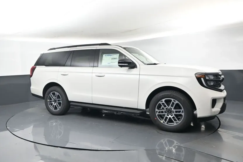 2025 Ford Expedition photo 1