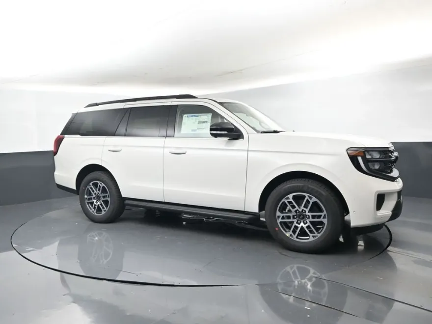 2025 Ford Expedition photo 1
