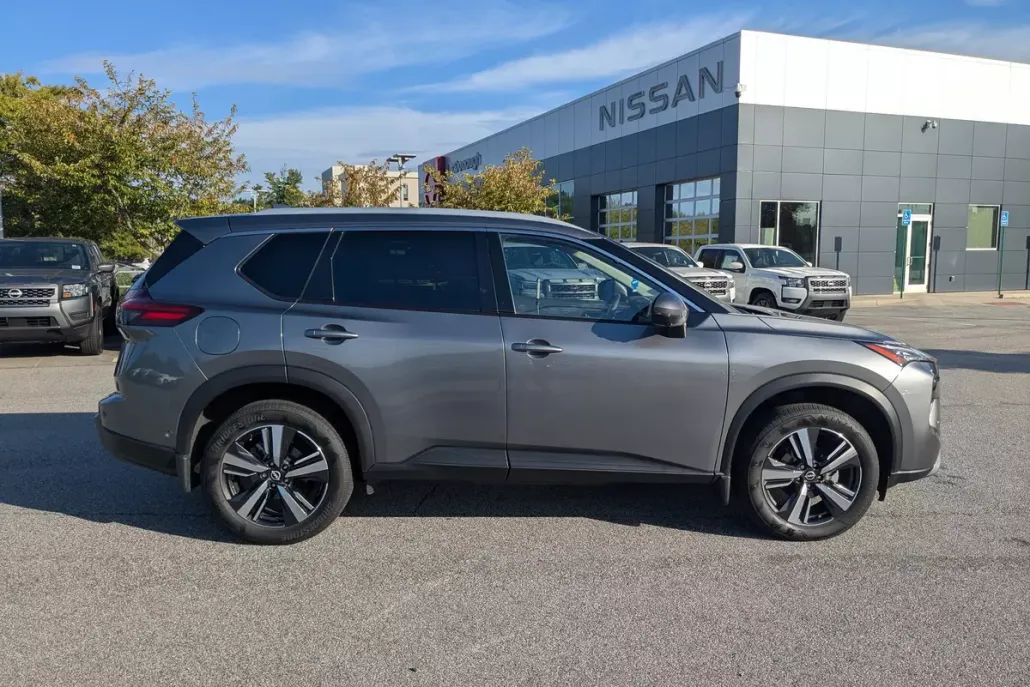 2025 Nissan Rogue SL photo 1