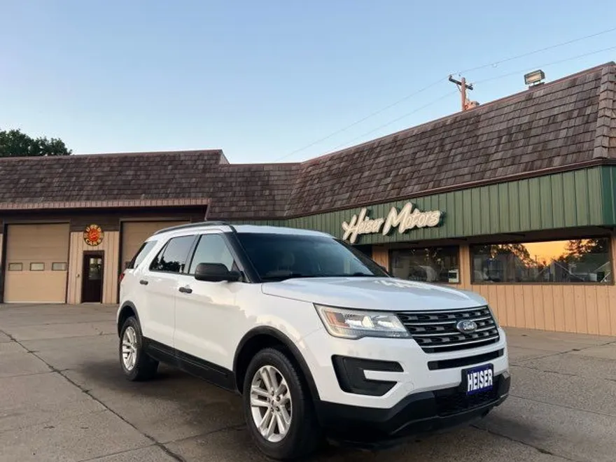 2016 Ford Explorer Base photo 1