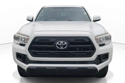 2017 Toyota Tacoma SR5 photo 2