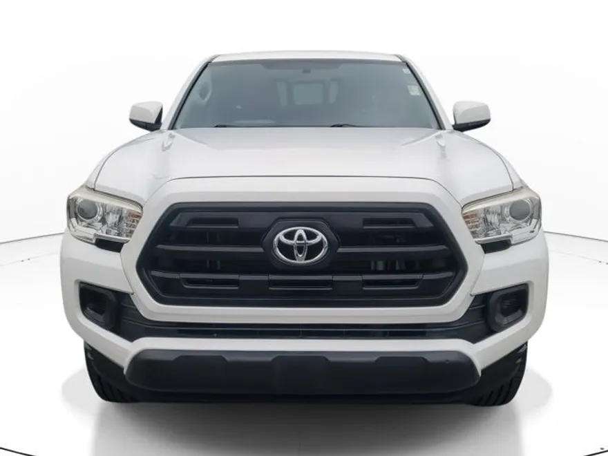 2017 Toyota Tacoma SR5 photo 2