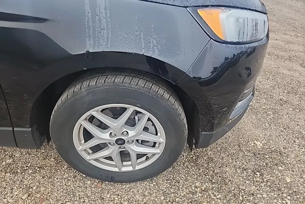 2023 Ford Edge SEL photo 1