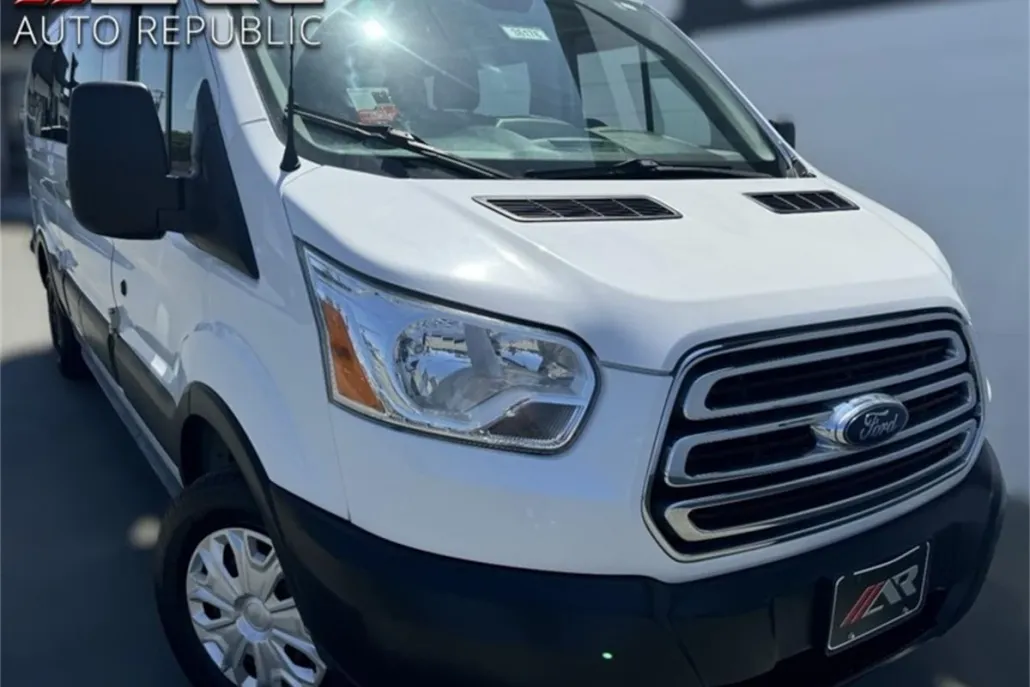 2019 Ford Transit XLT Passenger photo 1
