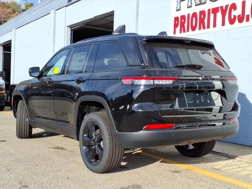 2025 Jeep Grand Cherokee Limited photo 1