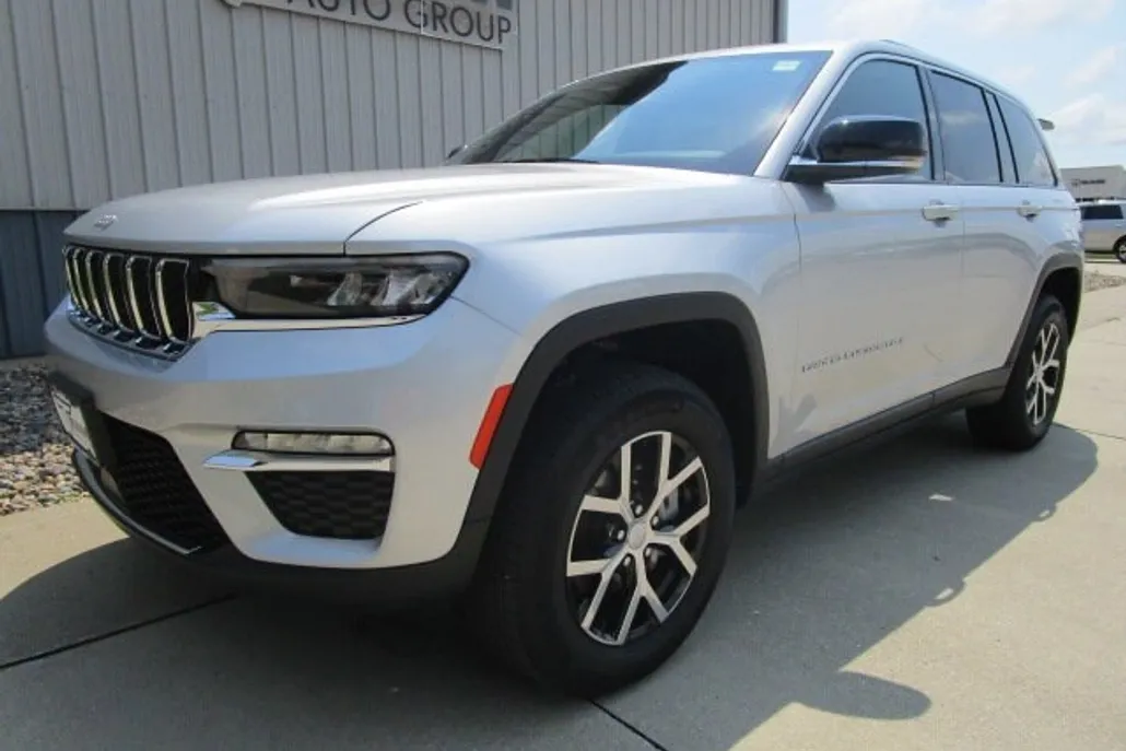 2024 Jeep Grand Cherokee Limited photo 1