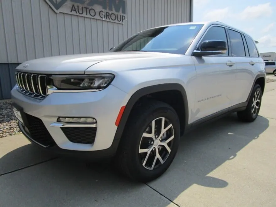 2024 Jeep Grand Cherokee Limited photo 1