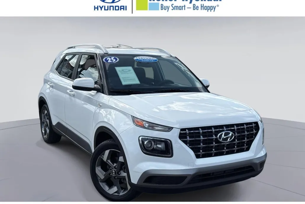 2025 Hyundai Venue SEL photo 1