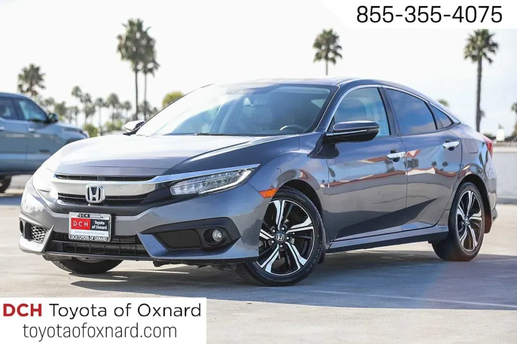 2017 Honda Civic Touring photo 1