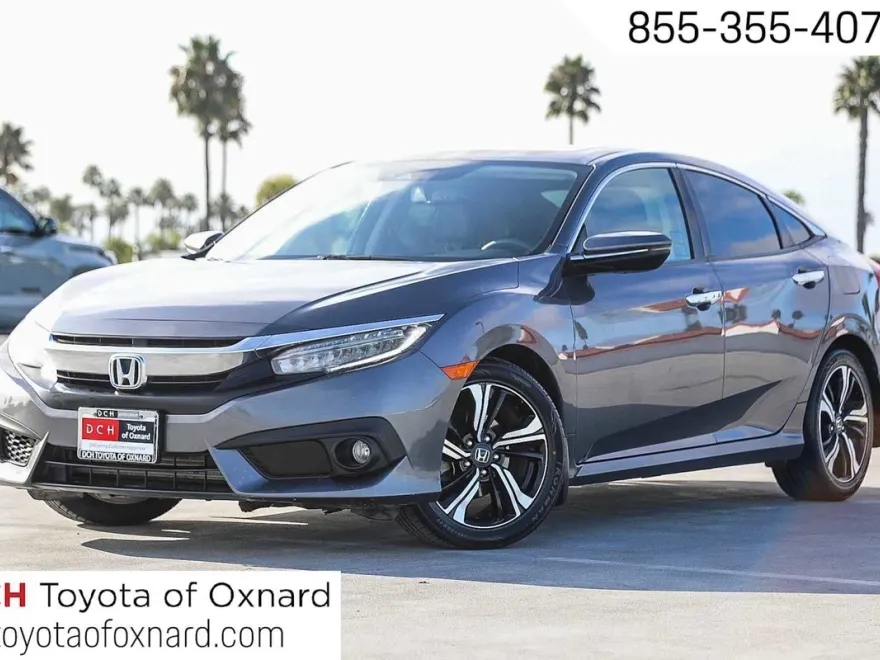 2017 Honda Civic Touring photo 1