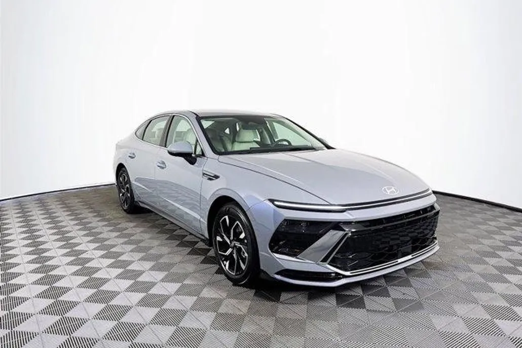 2025 Hyundai Sonata SEL photo 1