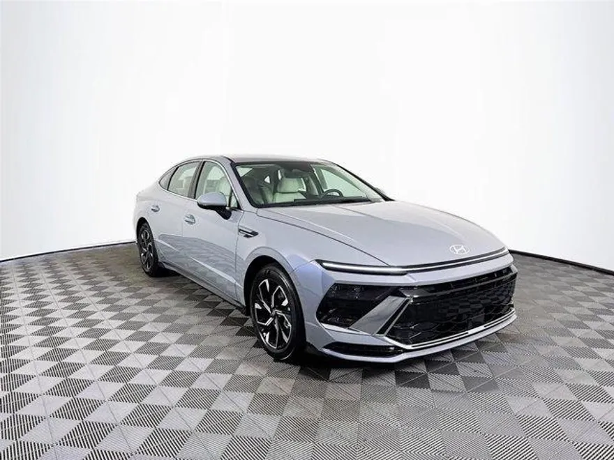 2025 Hyundai Sonata SEL photo 1