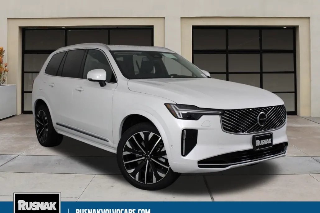 2025 Volvo XC90 Plus photo 1