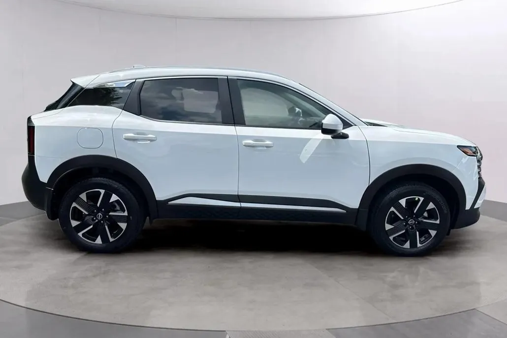 2025 Nissan Kicks SV photo 1
