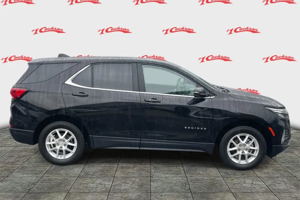 2022 Chevrolet Equinox LT photo 1