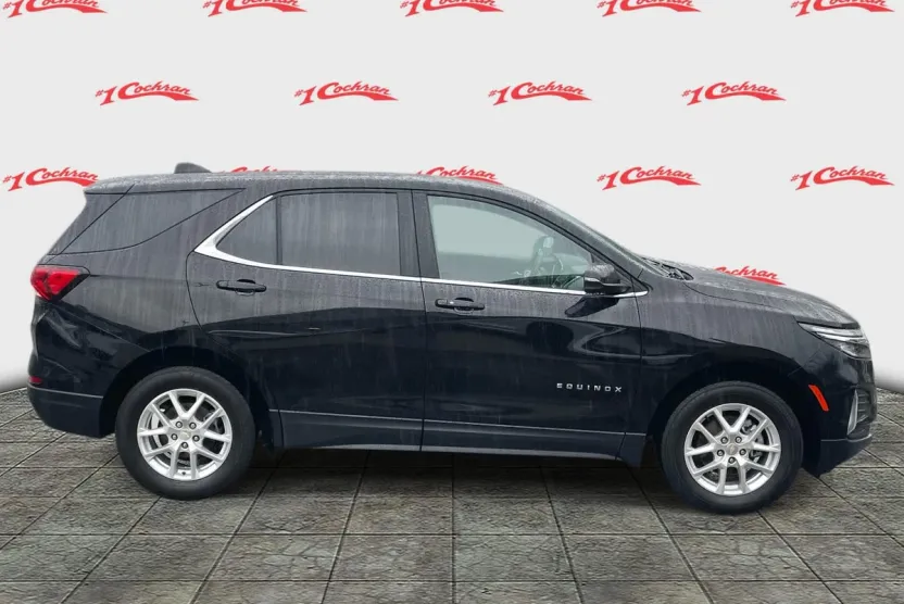 2022 Chevrolet Equinox LT photo 1
