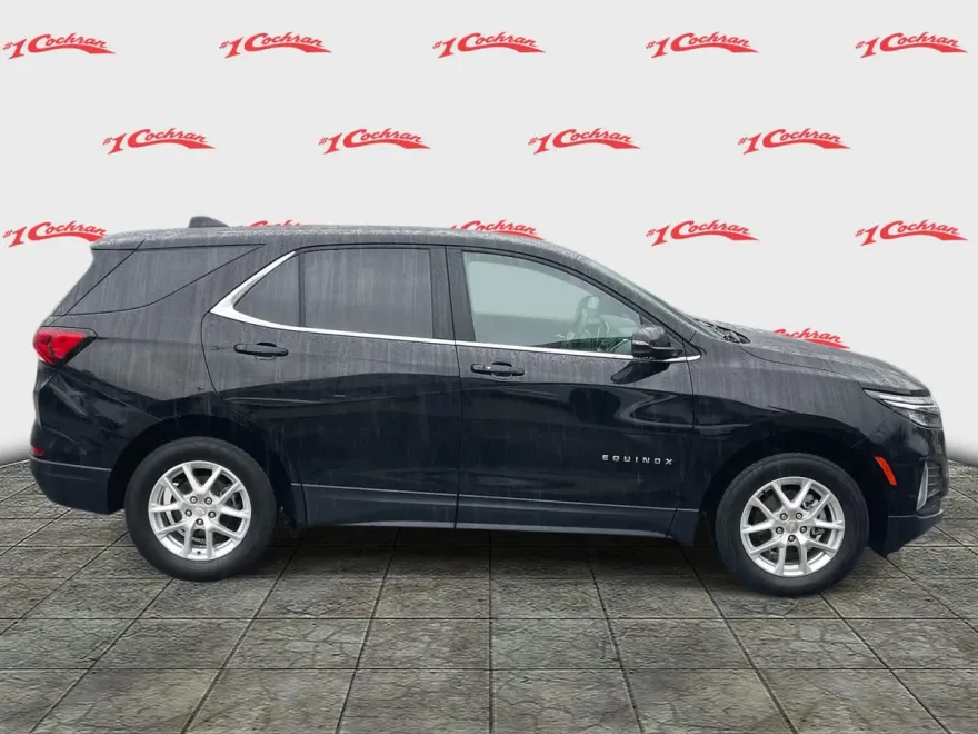 2022 Chevrolet Equinox LT photo 1