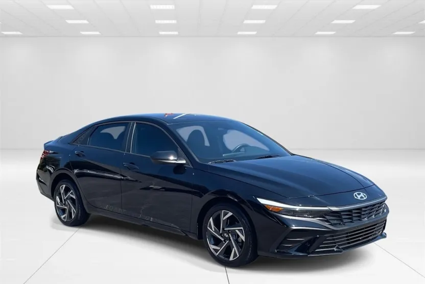 2025 Hyundai Elantra SEL Sport photo 1