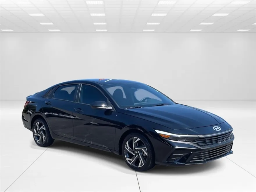 2025 Hyundai Elantra SEL Sport photo 1