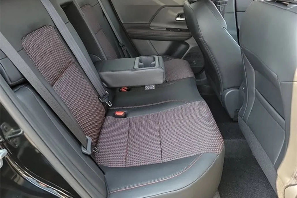 2025 Nissan Kicks SR photo 1