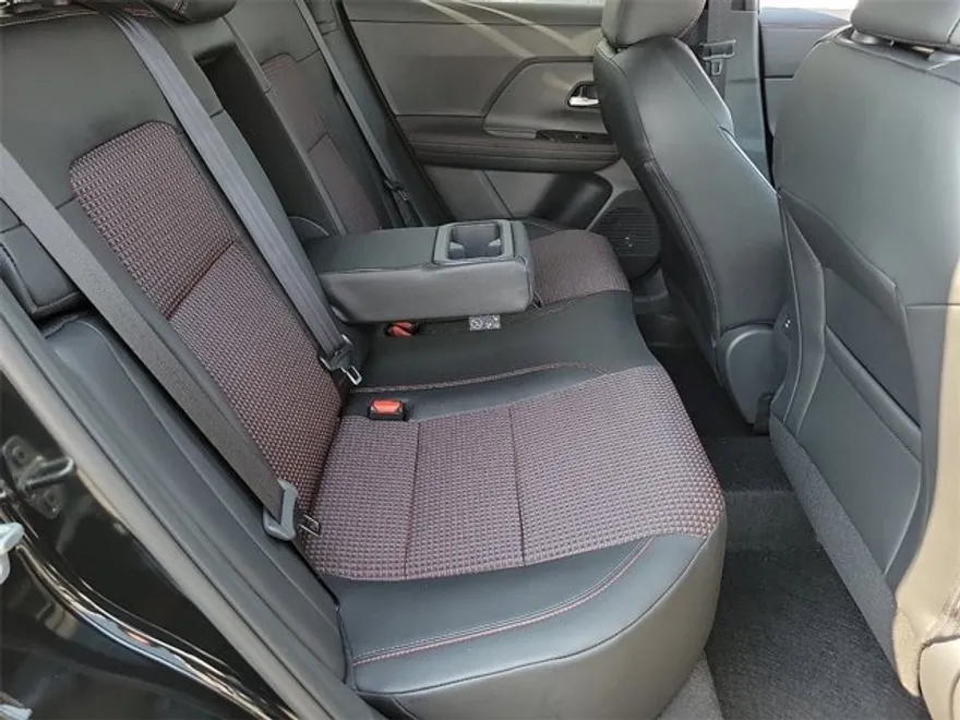 2025 Nissan Kicks SR photo 1