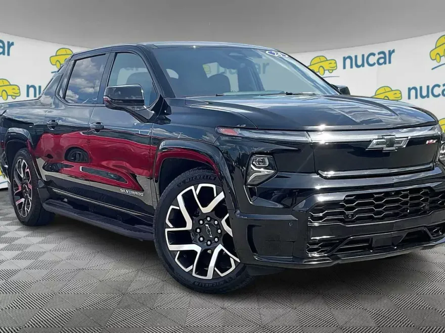 2024 Chevrolet Silverado EV RST photo 1