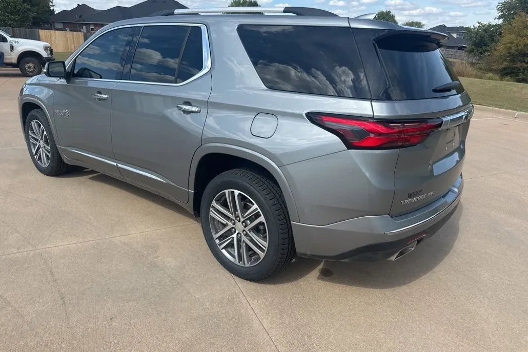 2023 Chevrolet Traverse High Country photo 1