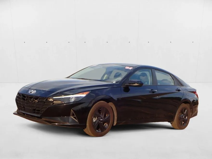 2022 Hyundai Elantra SEL Convenience photo 1