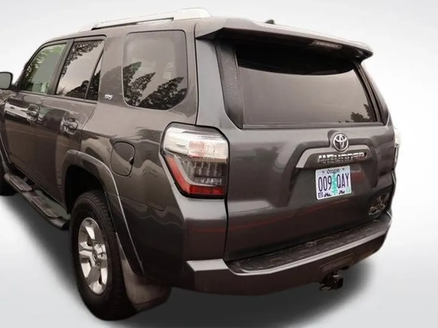 2016 Toyota 4Runner Limited photo 1