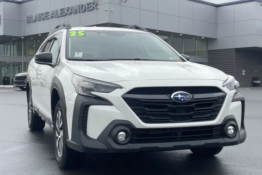 2025 Subaru Outback Premium photo 1