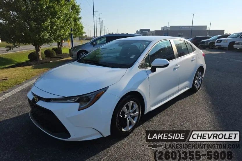 2022 Toyota Corolla LE photo 1
