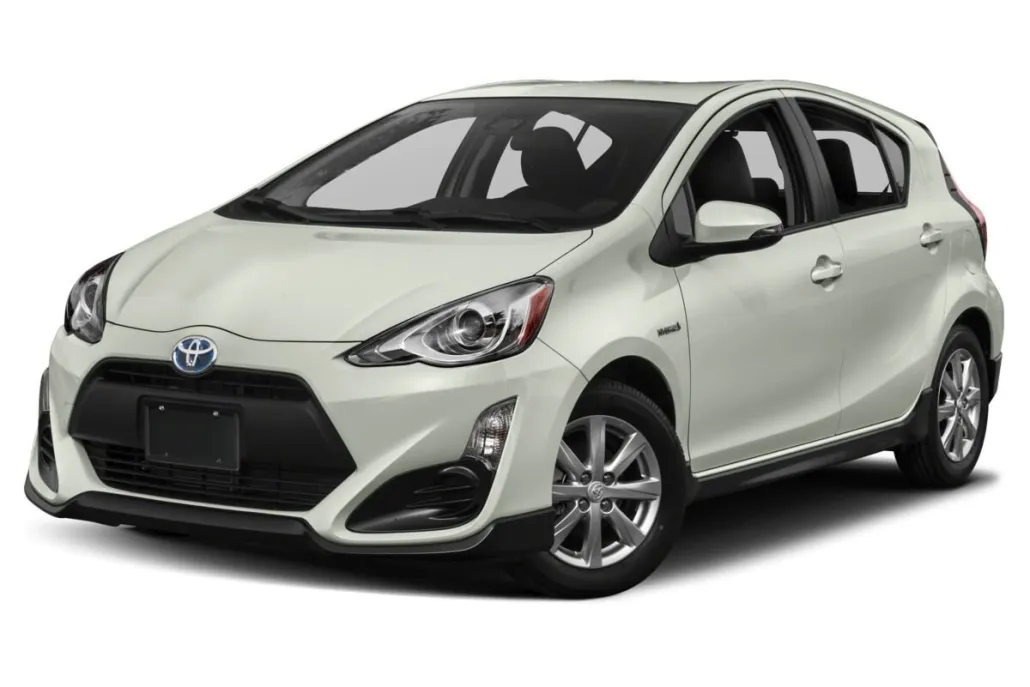 2017 Toyota Prius C Three photo 1
