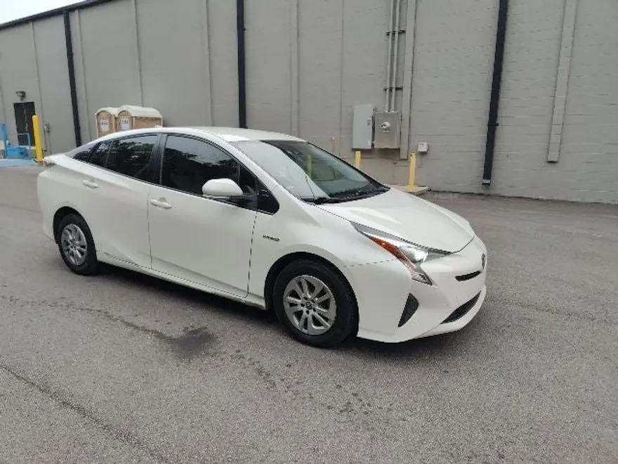 2017 Toyota Prius Four photo 1