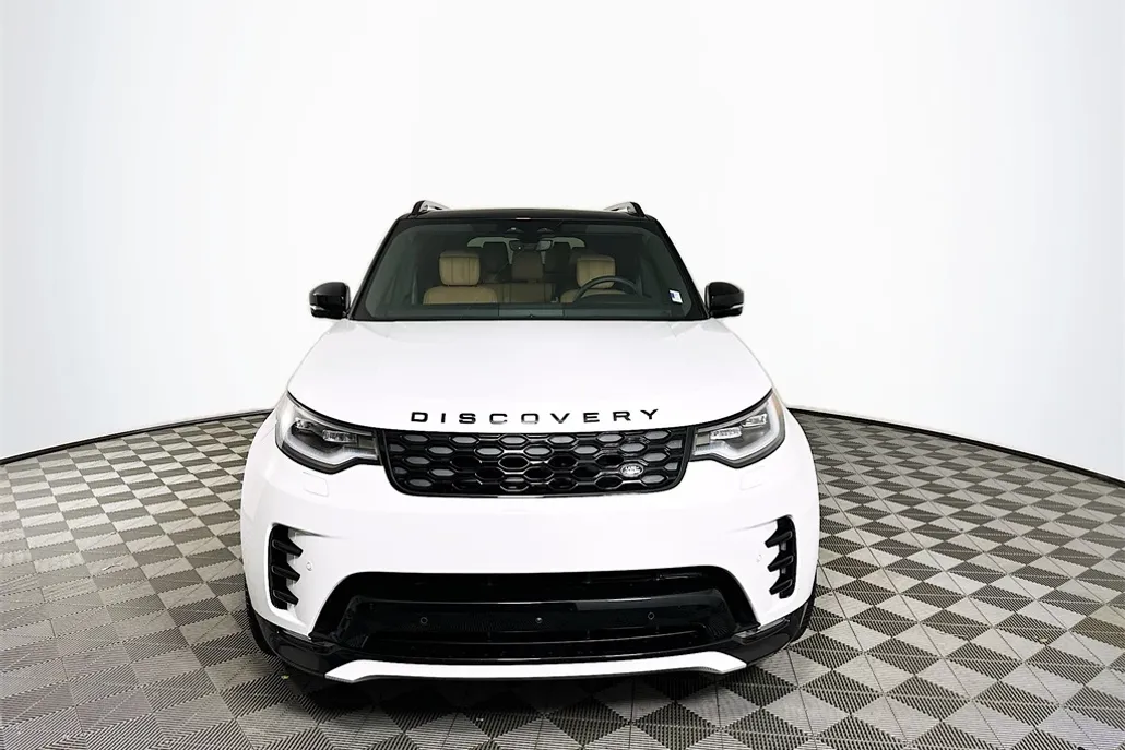2025 Land Rover Discovery SE photo 1