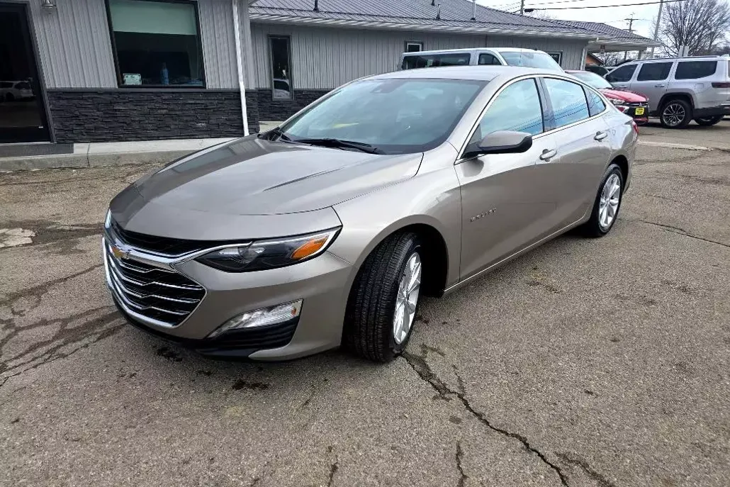 2024 Chevrolet Malibu 1LT photo 1