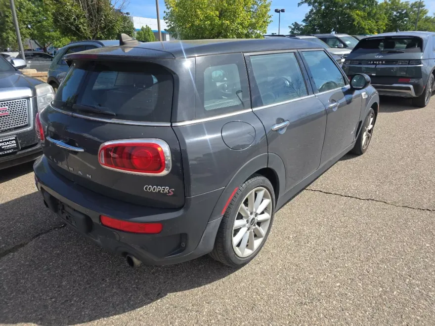 2017 Mini Clubman Base S ALL4 photo 1
