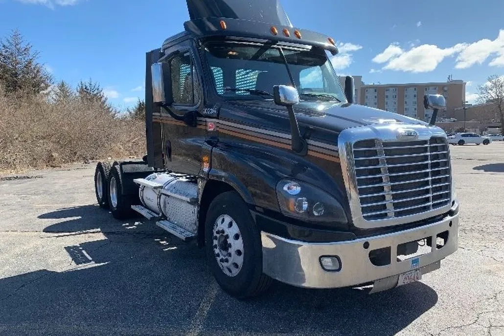 2018 Freightliner Cascadia 125" Sleeper Cab photo 1