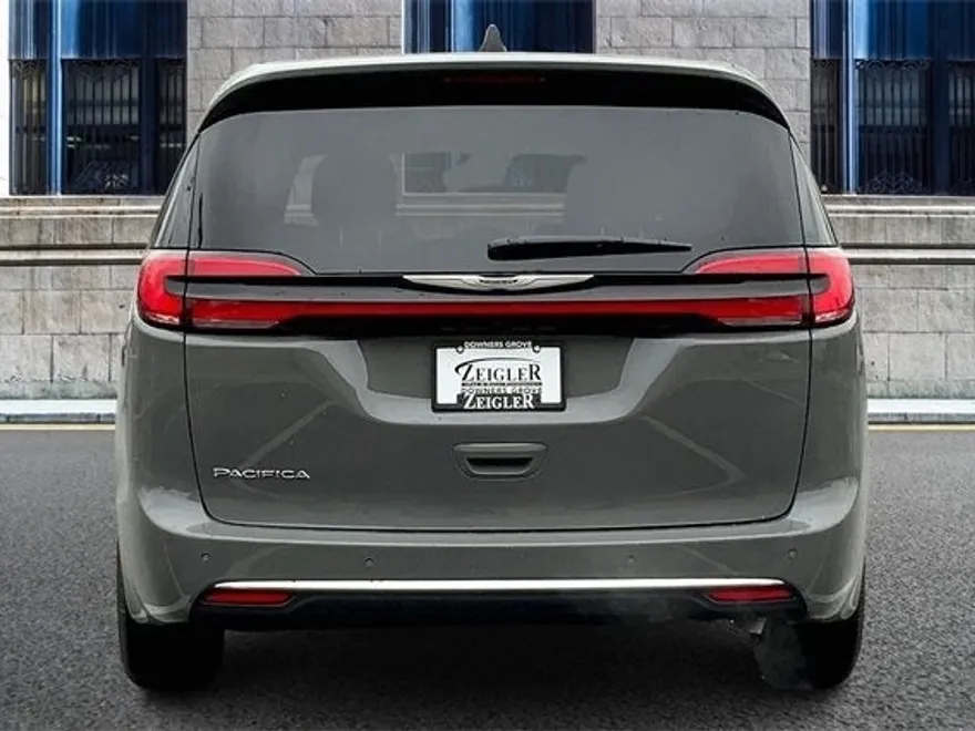 2025 Chrysler Pacifica photo 4